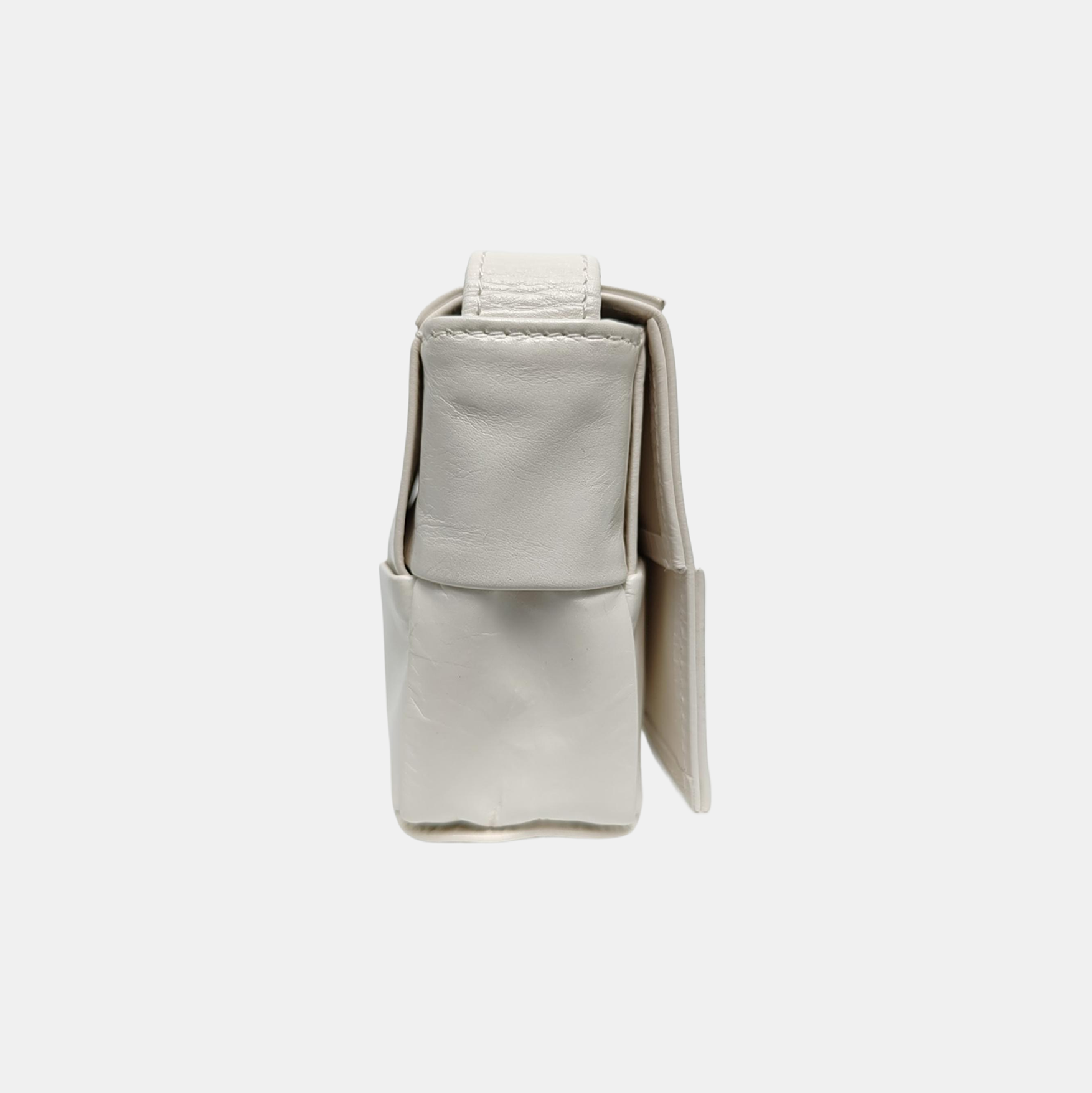 Authenticated pre-owned  Cassette Small Calfskin White - Shoulder Bag at Looply