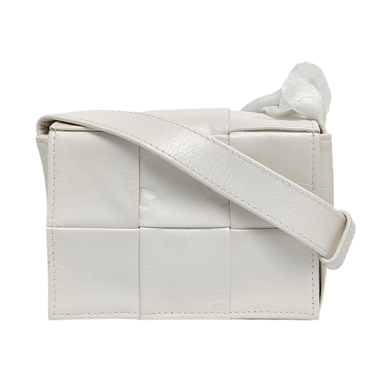 Authenticated pre-owned  Cassette Small Calfskin White - Shoulder Bag at Looply