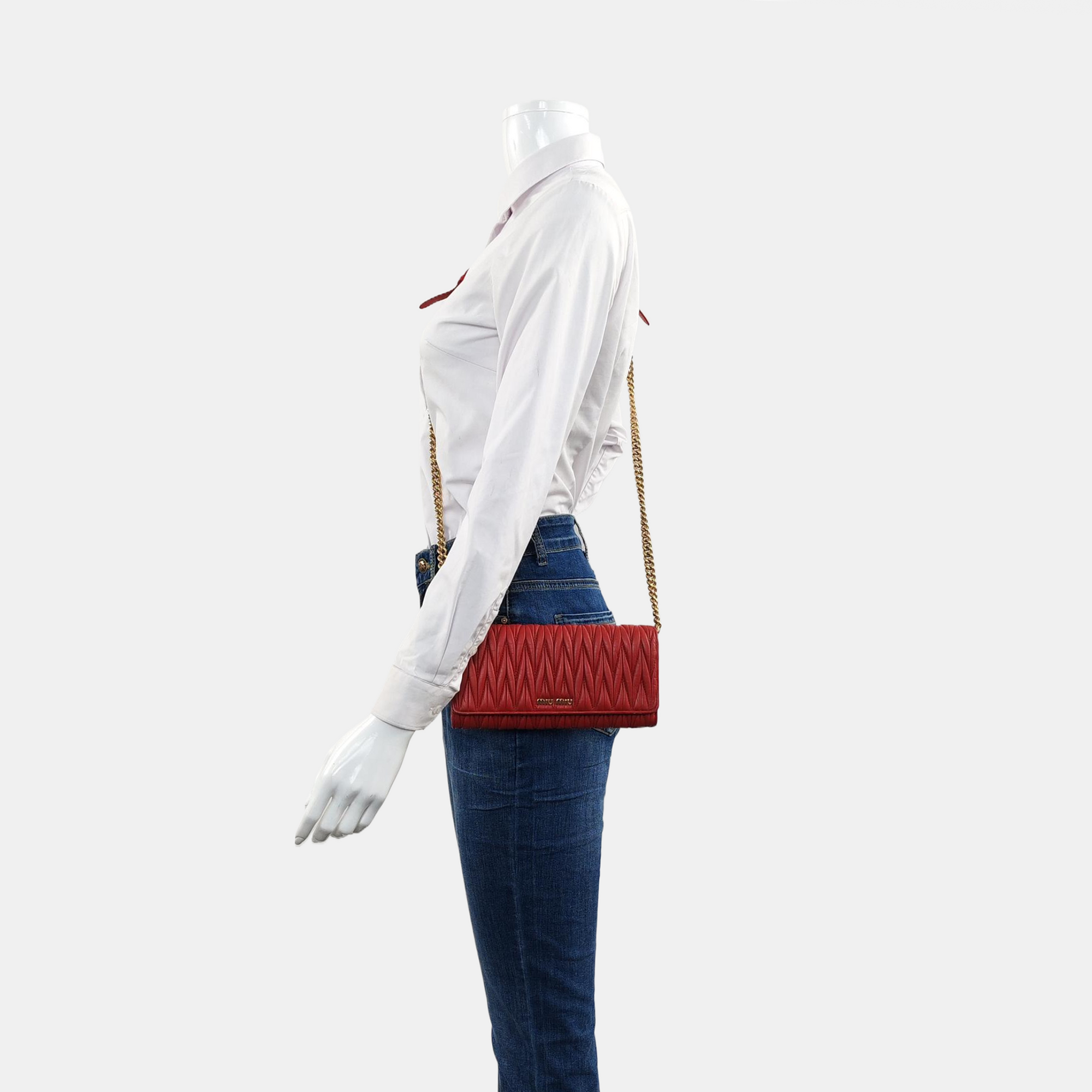 Authenticated pre-owned  Matelassé Lambskin Red - Shoulder Bag at Looply