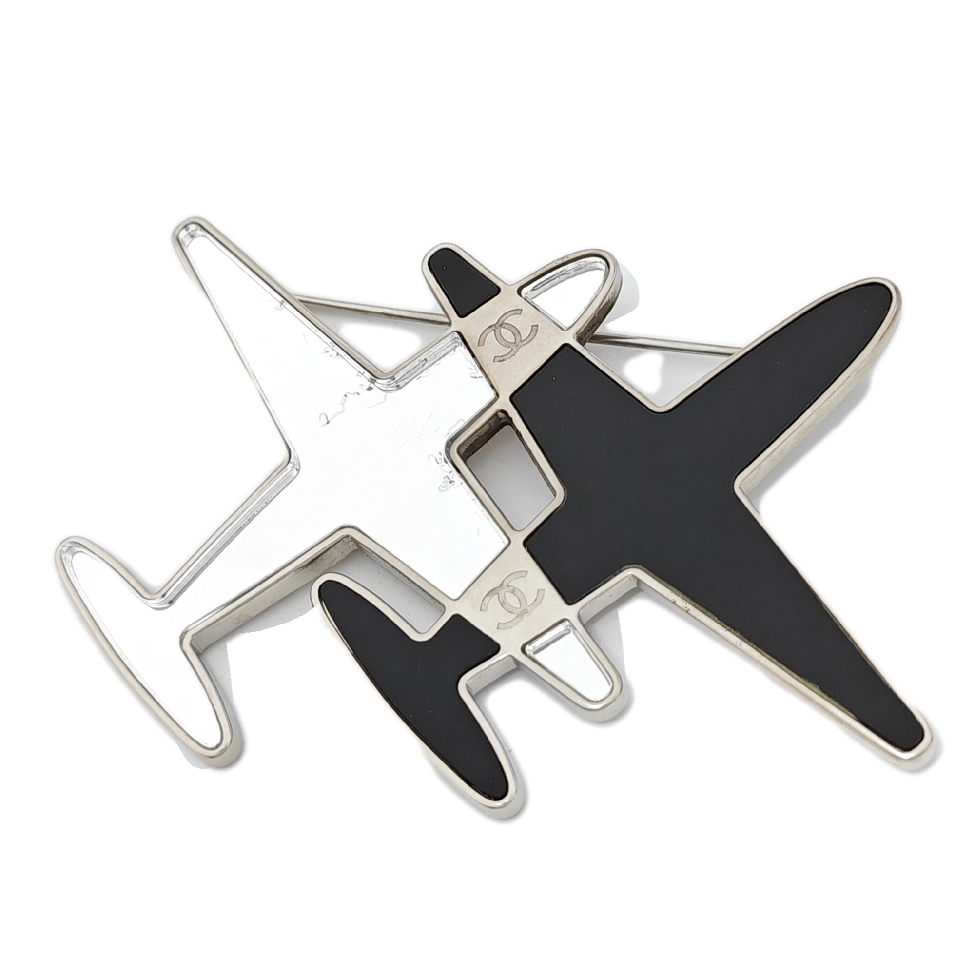 Authenticated pre-owned  Silver-tone Metal Other Brooch - Brooch at Looply