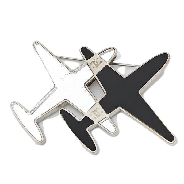 Authenticated pre-owned  Silver-tone Metal Other Brooch - Brooch at Looply