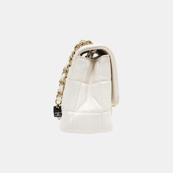 Authenticated pre-owned  Classic Flap Medium Lambskin White - Crossbody Bag at Looply