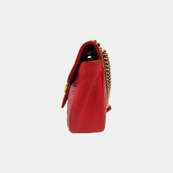 Authenticated pre-owned  GG Marmont Medium Calfskin Red - Shoulder Bag at Looply