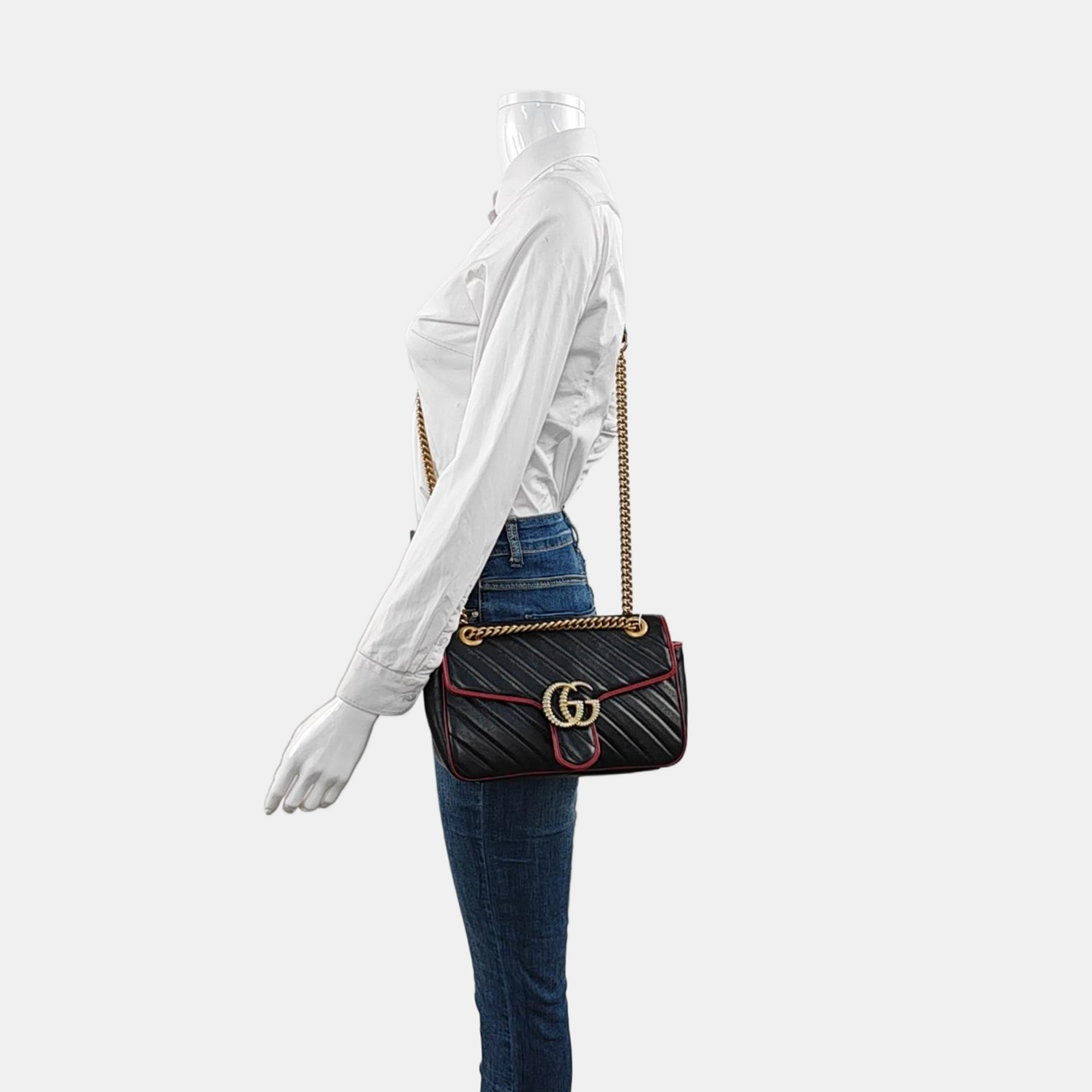Authenticated pre-owned  GG Marmont Medium Calfskin Black - Shoulder Bag at Looply