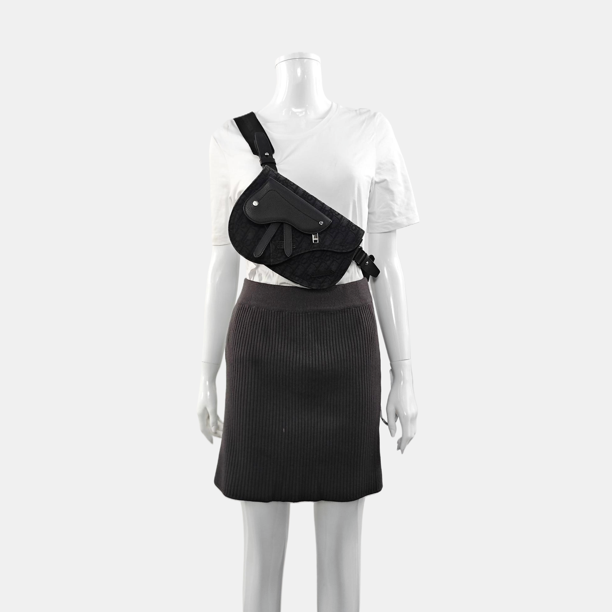 Authenticated pre-owned  Saddle Oblique Canvas Black - Shoulder Bag at Looply