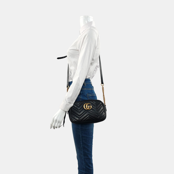 Authenticated pre-owned  GG Marmont Small Calfskin Black - Shoulder Bag at Looply