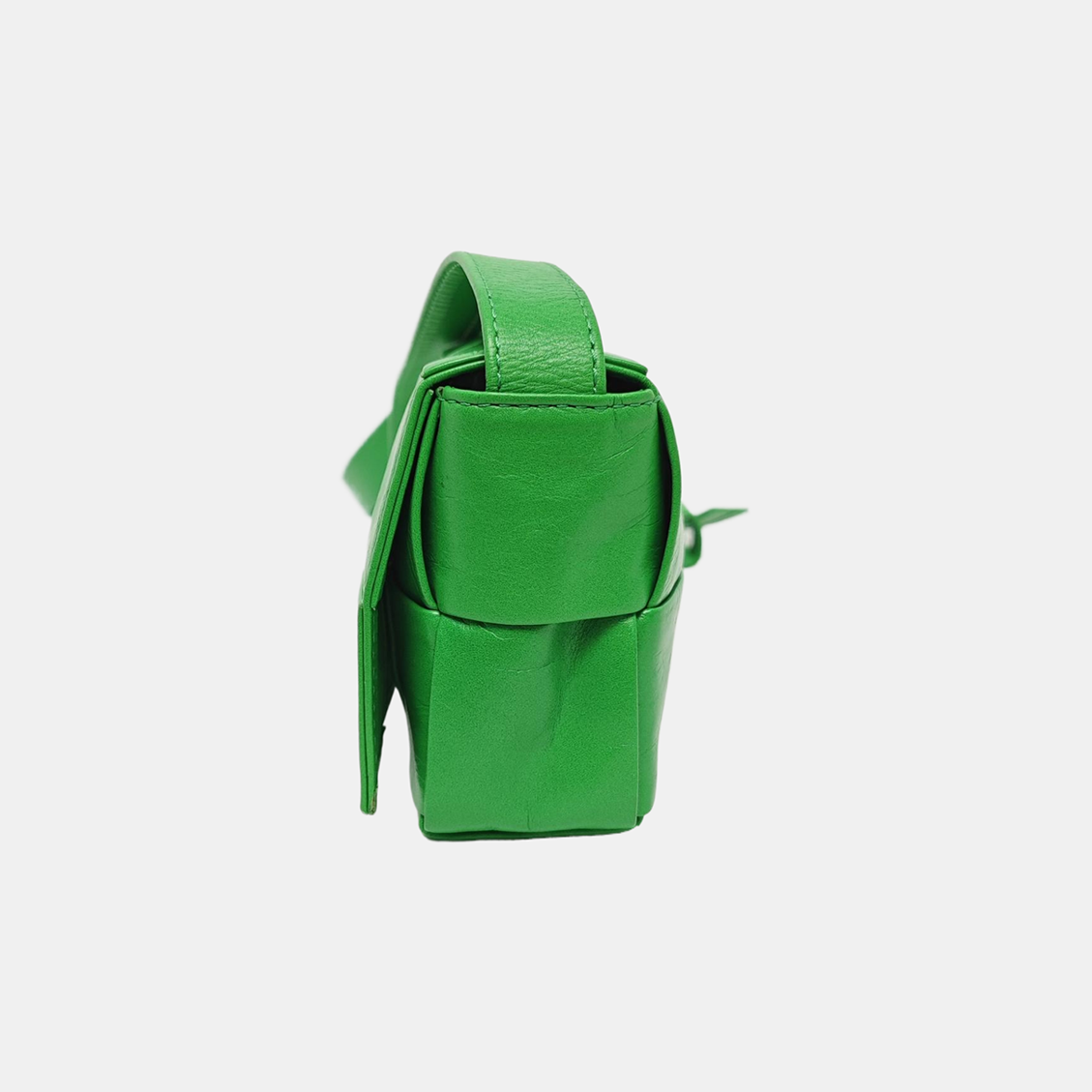 Authenticated pre-owned  Cassette Small Calfskin Green - Crossbody Bag at Looply