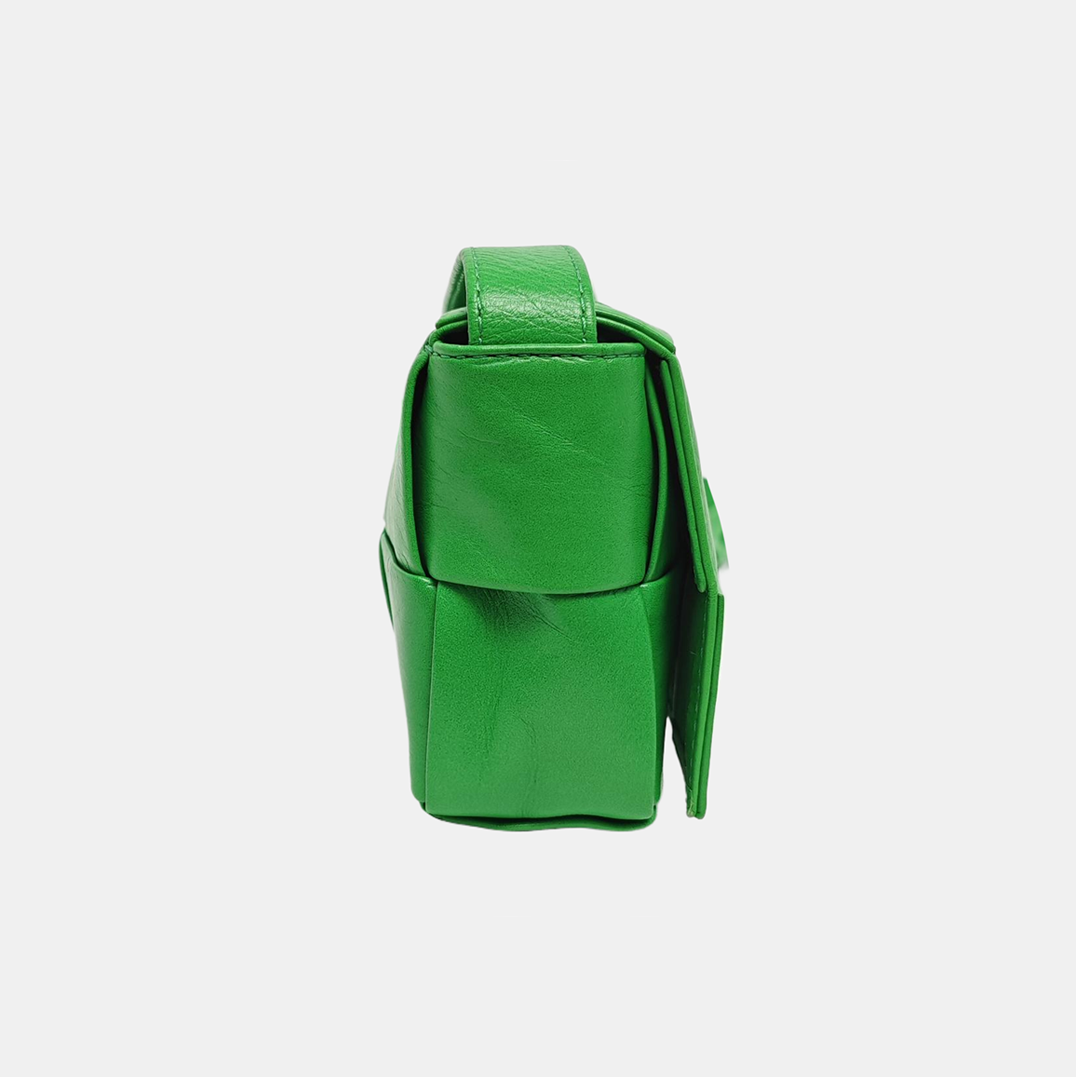 Authenticated pre-owned  Cassette Small Calfskin Green - Crossbody Bag at Looply