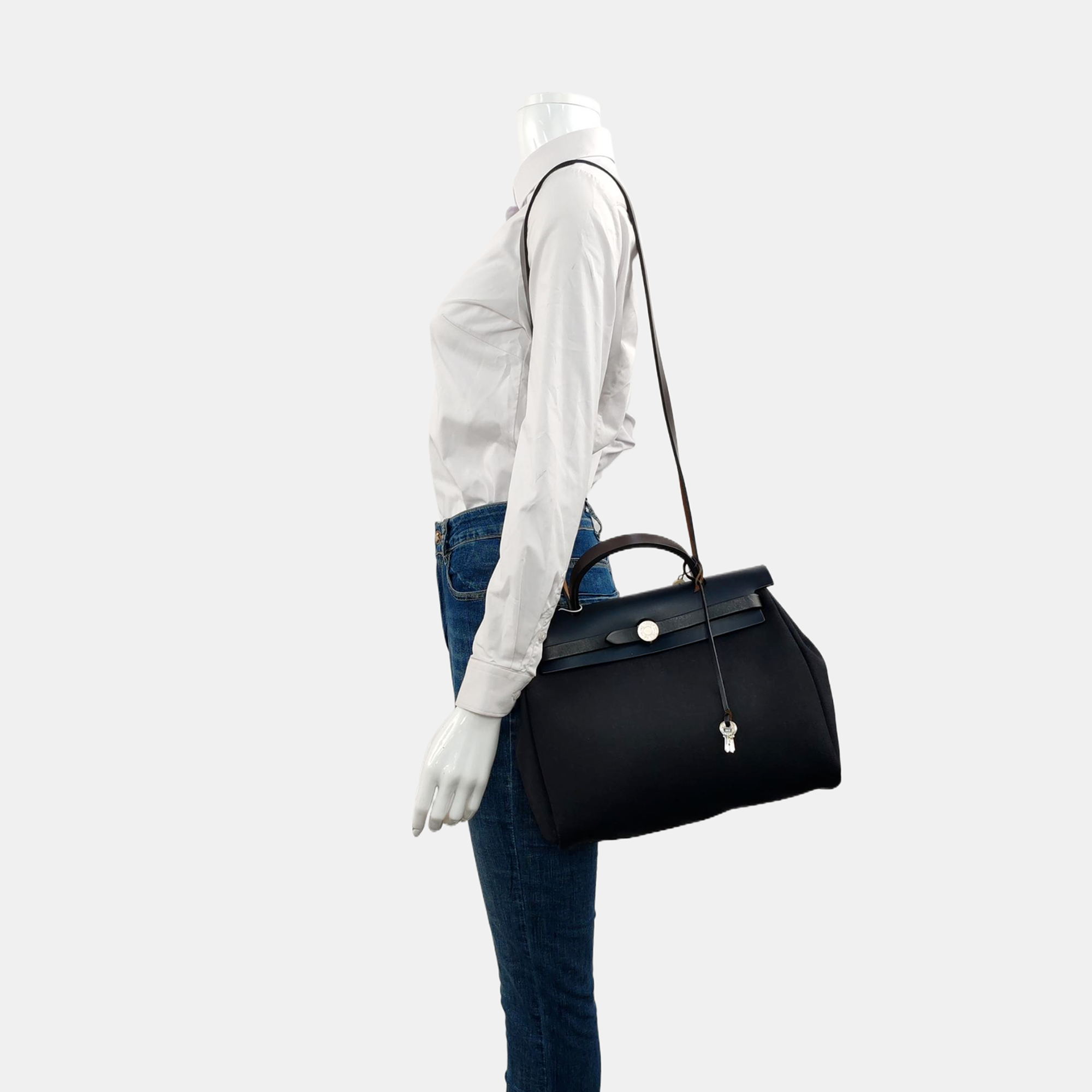 Authenticated pre-owned  Herbag 28 Canvas Black - Shoulder Bag at Looply