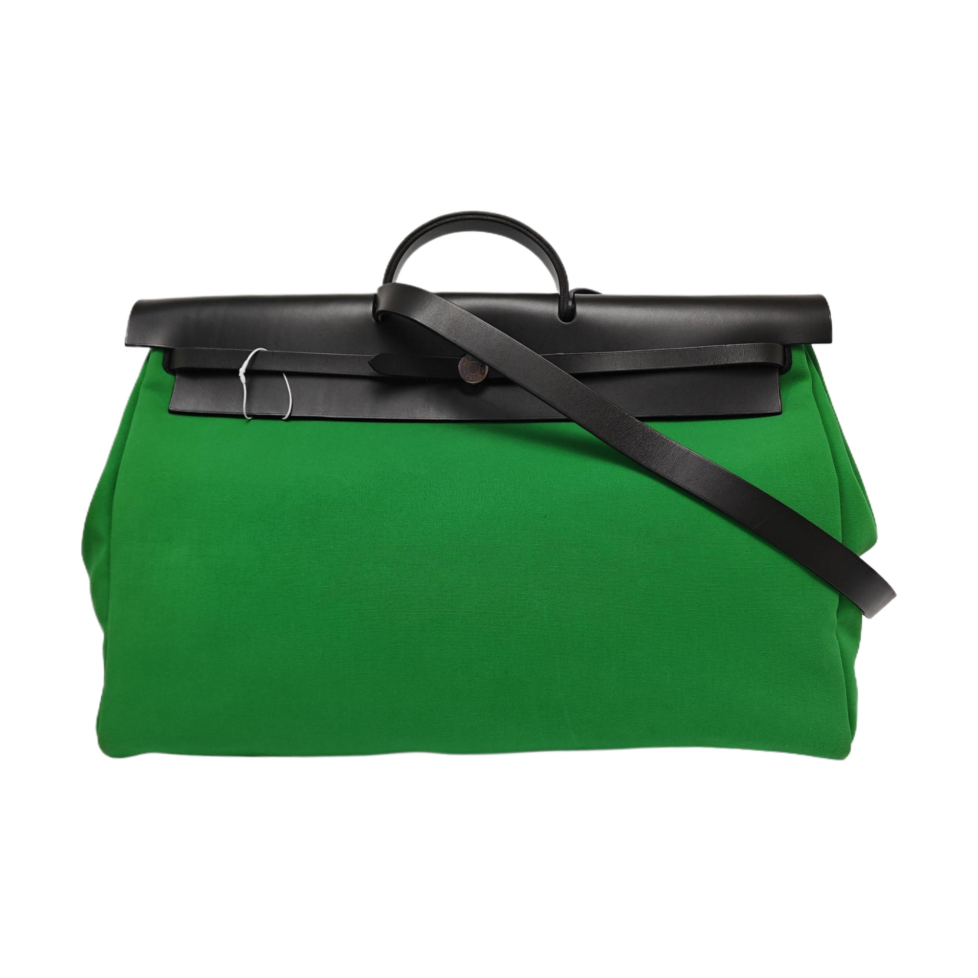 Authenticated pre-owned  Herbag Canvas Green - Shoulder Bag at Looply