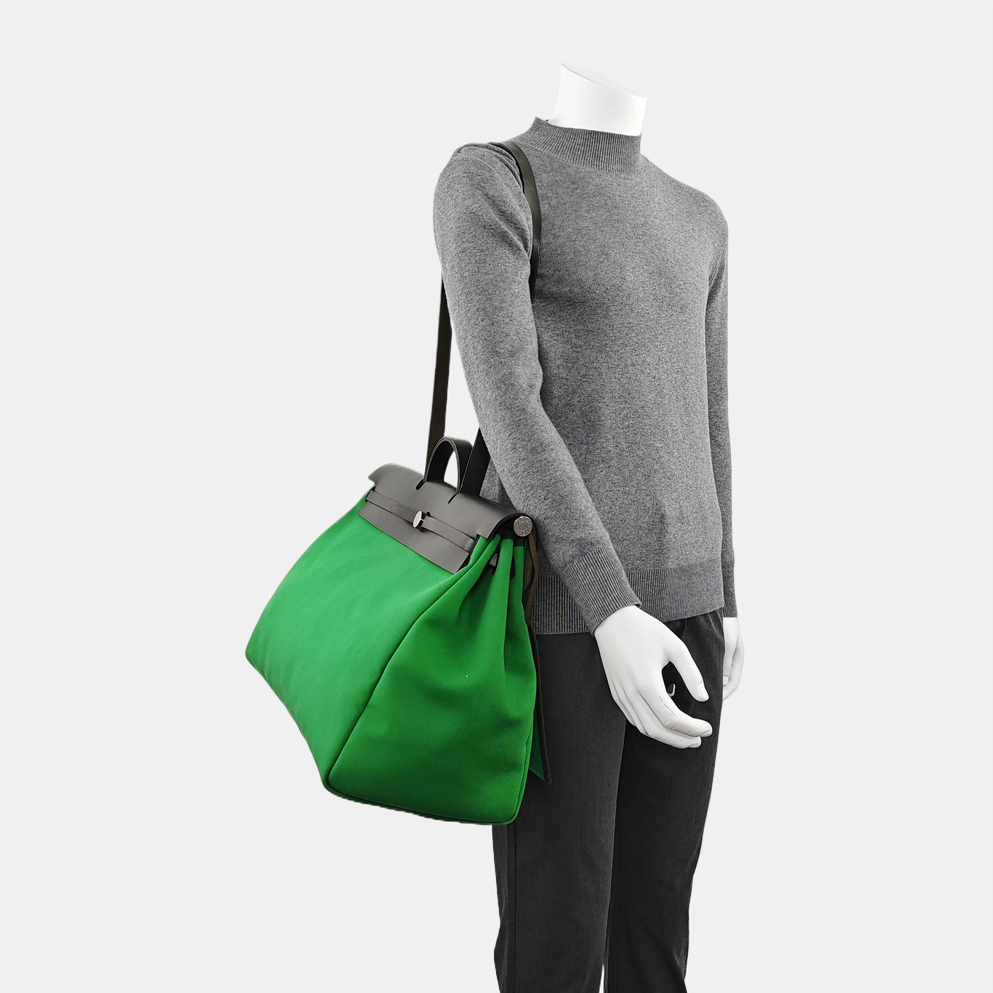Authenticated pre-owned  Herbag Canvas Green - Shoulder Bag at Looply