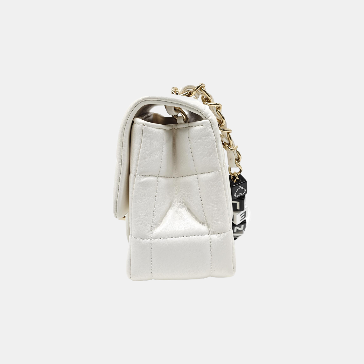 Authenticated pre-owned  Classic Flap Lambskin White - Shoulder Bag at Looply