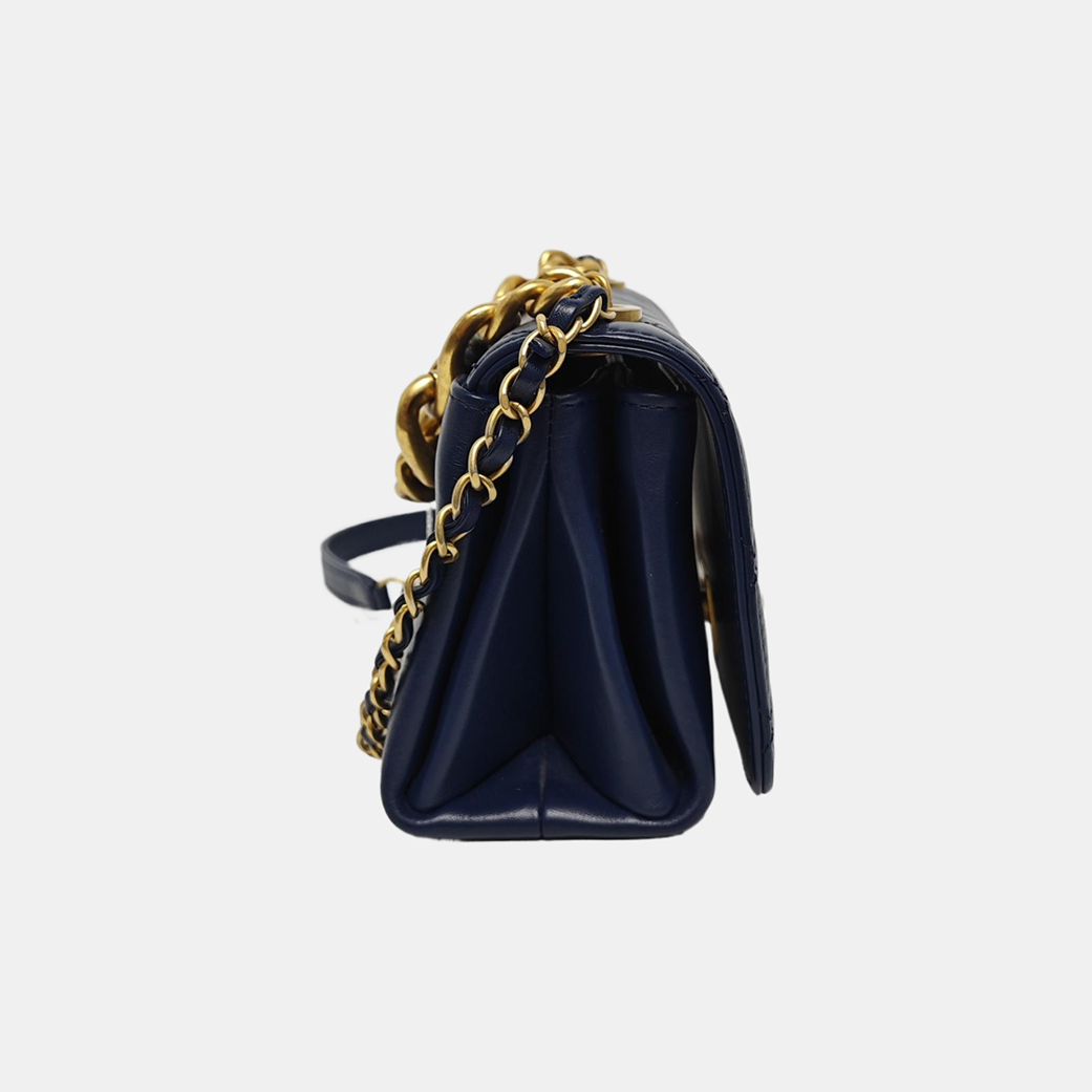 Authenticated pre-owned  Classic Flap Quilted Calfskin Blue - Shoulder Bag at Looply