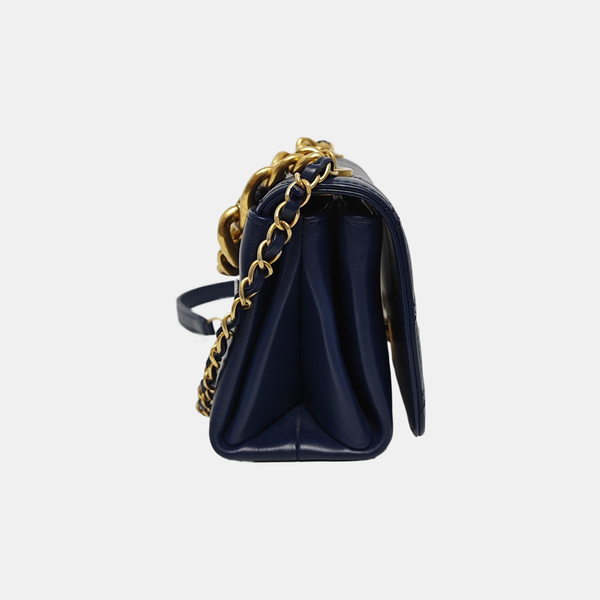 Authenticated pre-owned  Classic Flap Quilted Calfskin Blue - Shoulder Bag at Looply