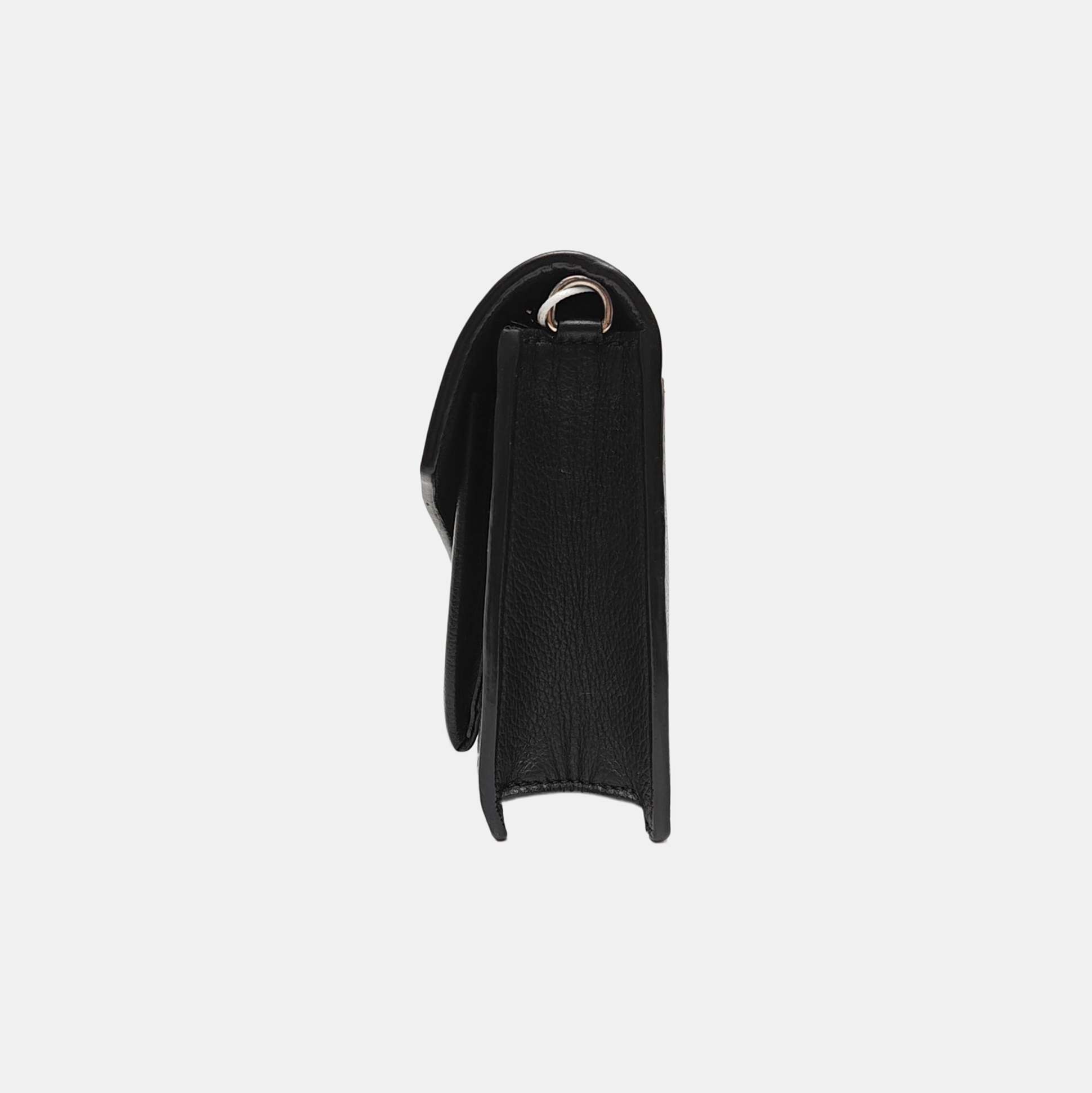 Authenticated pre-owned  Lockme Calfskin Black - Shoulder Bag at Looply