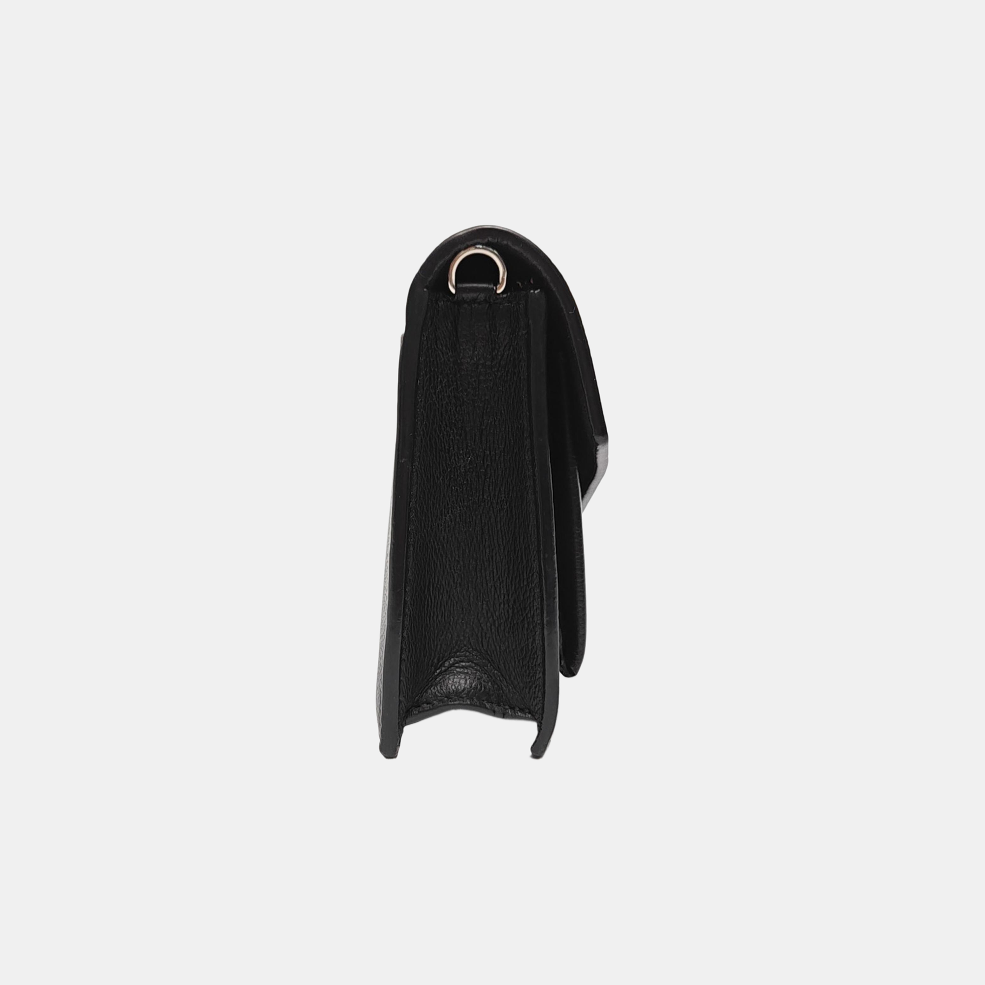 Authenticated pre-owned  Lockme Calfskin Black - Shoulder Bag at Looply