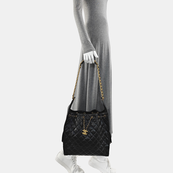 CHANEL 25 Mediano Piel de Becerro Acolchada Negro