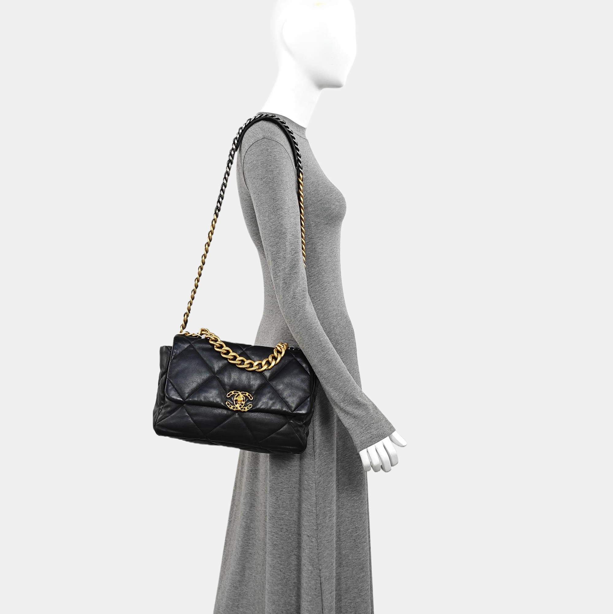 CHANEL 19 Medium Quilted Lambskin Black